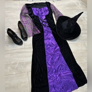 Price ✂️ A Witches costume for YOU! Sz Large